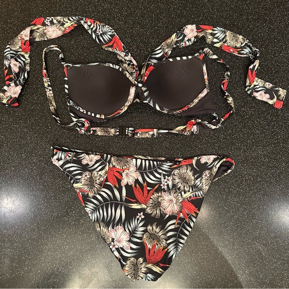 Calzedonia Floral Black and Red Bikini Set - Picture 2 of 2